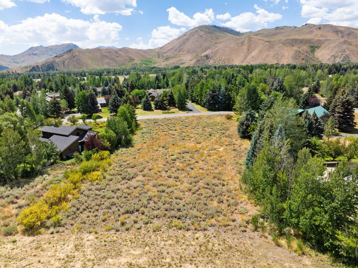 Property Photo: 246 Mariposa Rd ID 83333