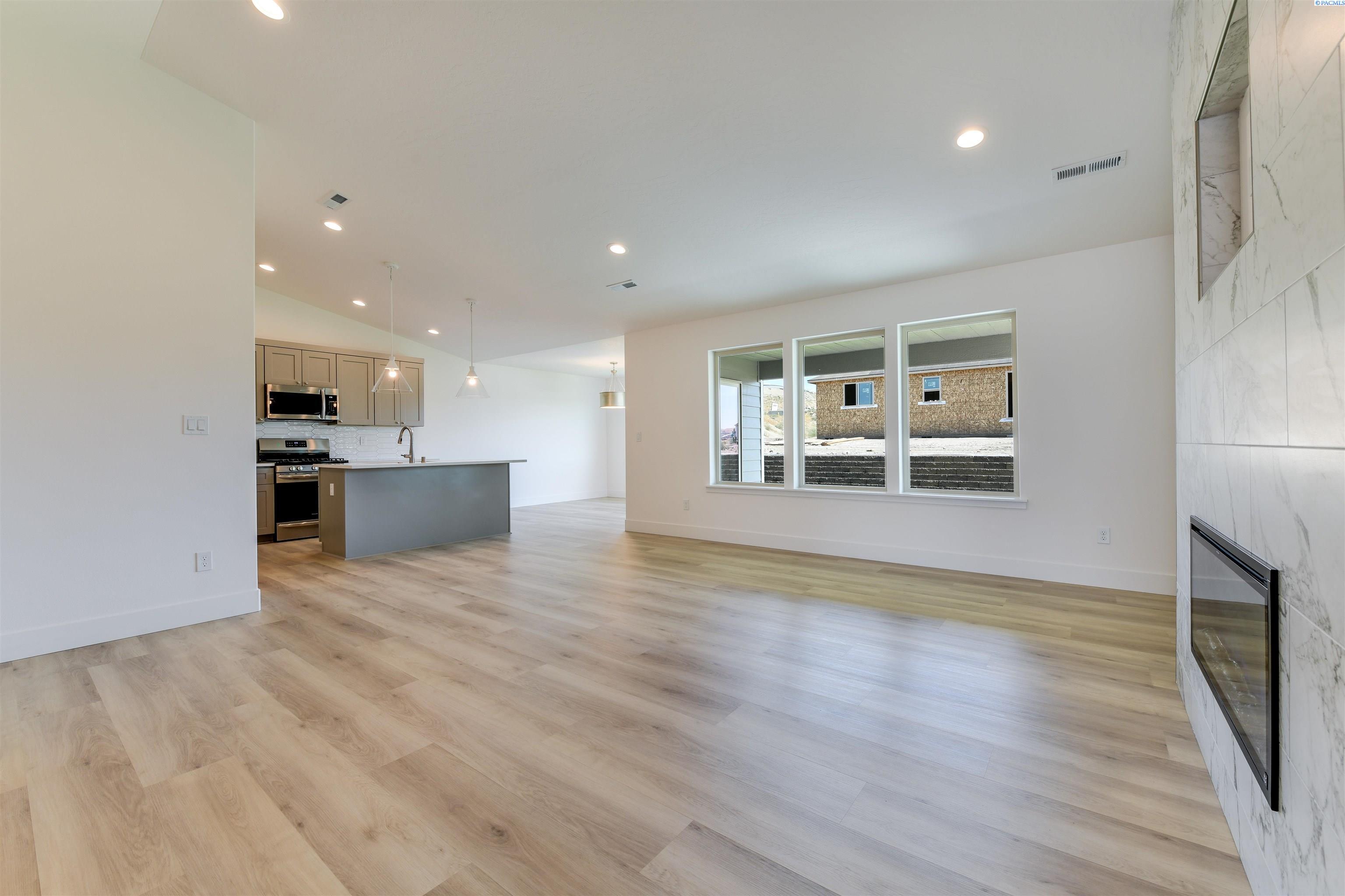 Property Photo: 2837 S Osborne St WA 99338