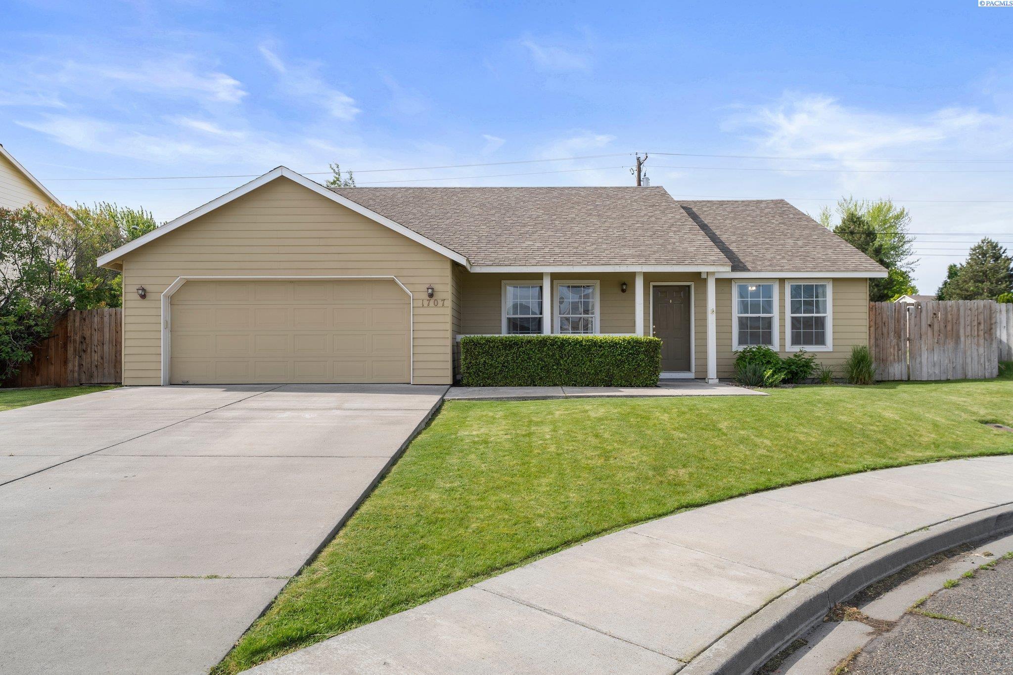 Property Photo: 1707 W 25th Place WA 99337