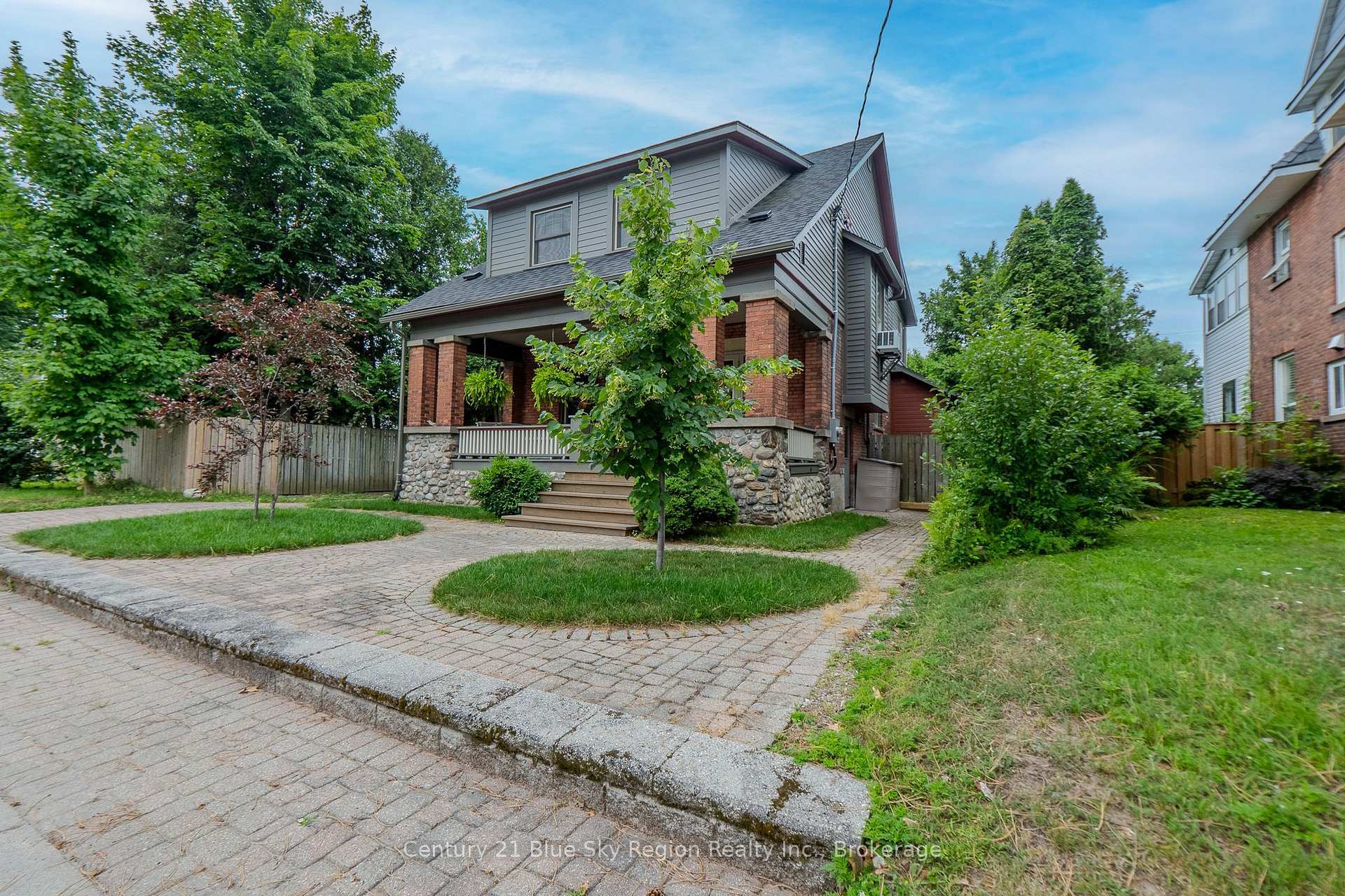 Photo de la propriété: 871 Main Street W ON P1B 2V8