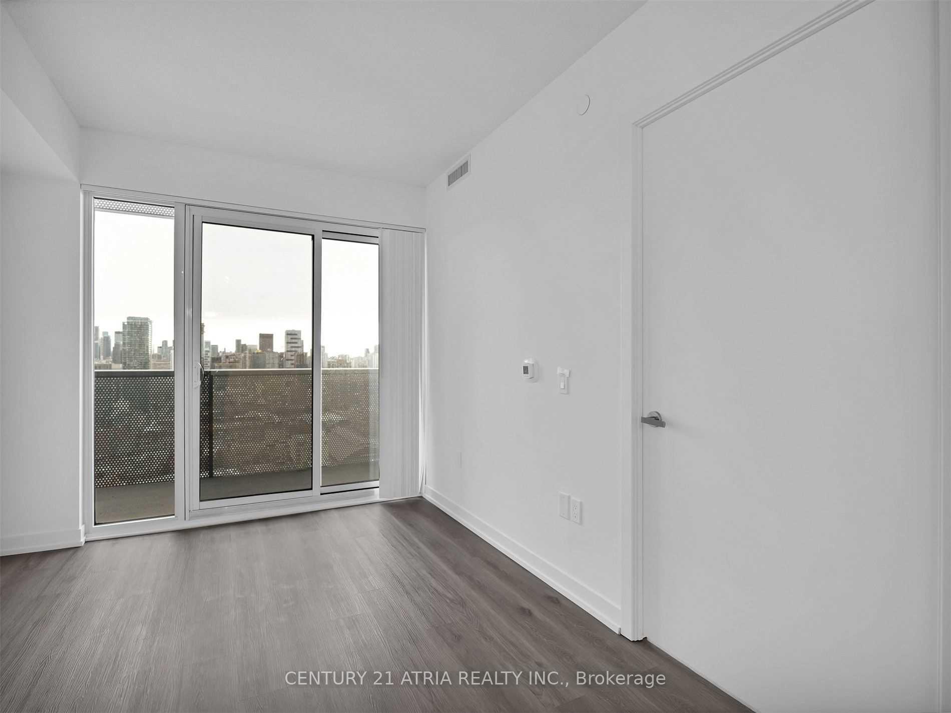 Property Photo:  138 Downes Street 3301  ON M5E 0E4 