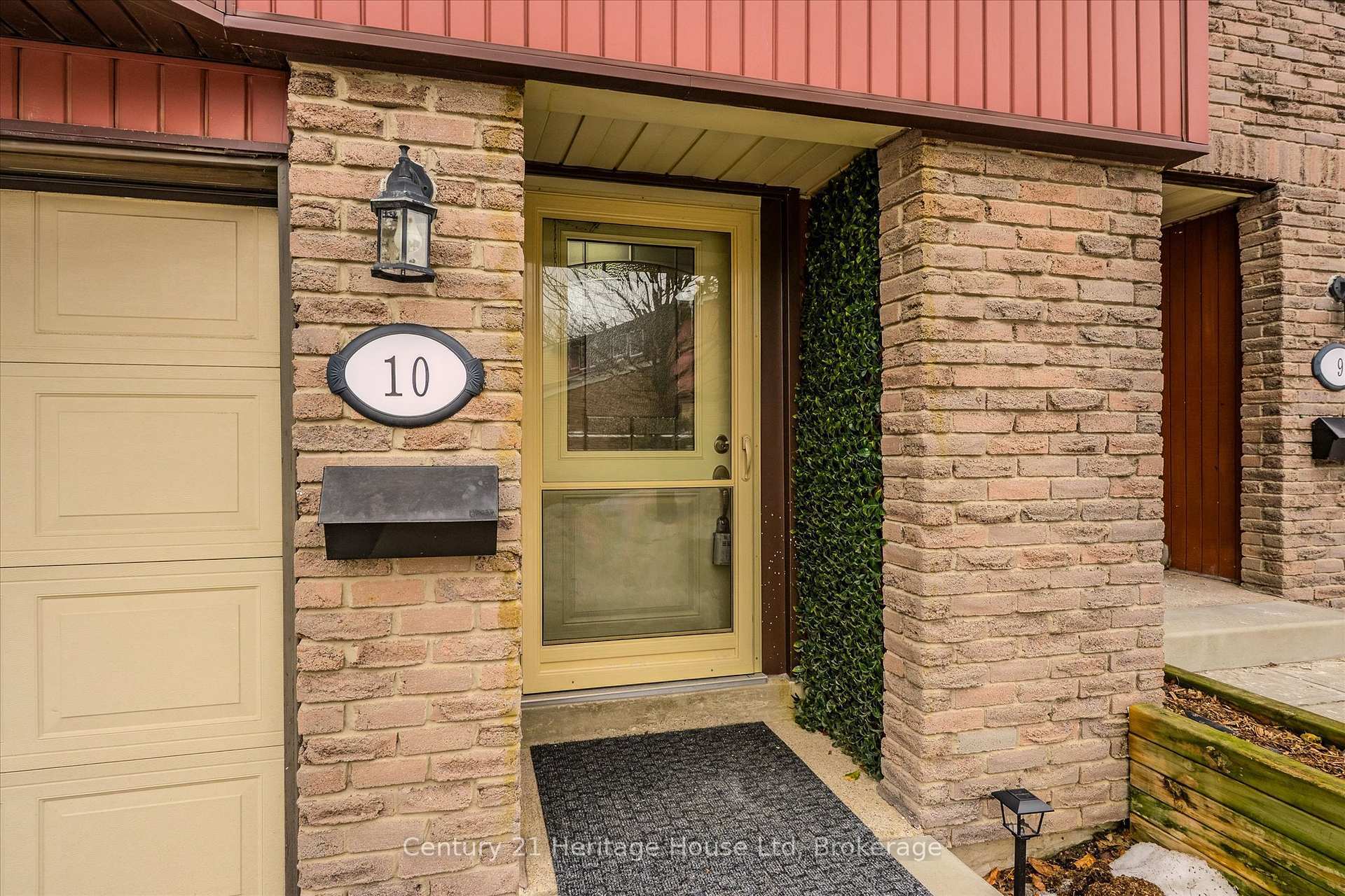 Photo de la propriété: 2 Worton Avenue 10 ON N1H 7C5