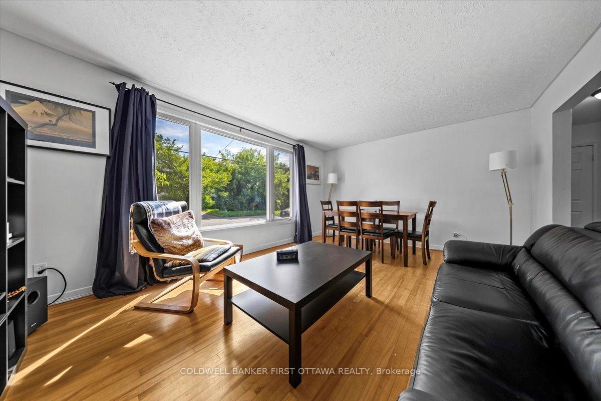 Property Photo:  902 Watson Street  ON K2B 6B9 