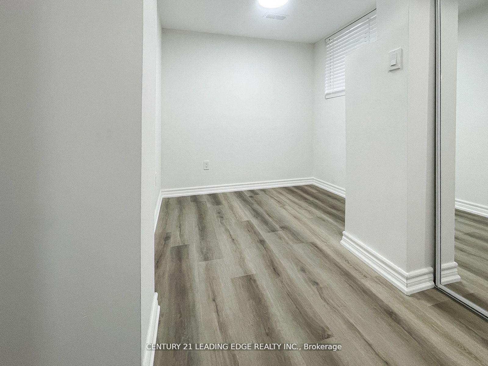Photo de la propriété:  117 Riverside Drive N B  ON L1G 6J6 