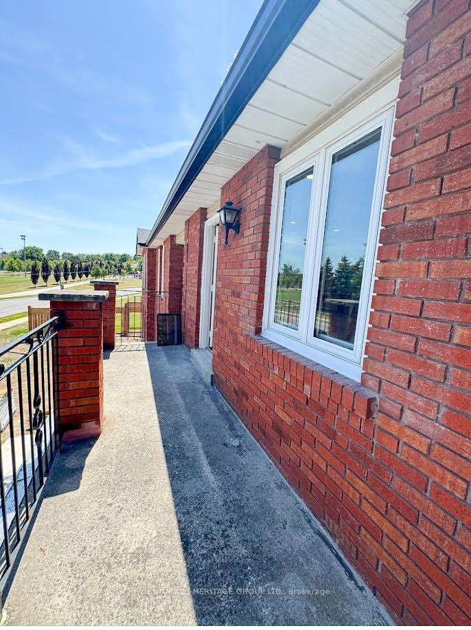 Photo de la propriété: 2 Pearson Avenue Main ON L4C 6V2
