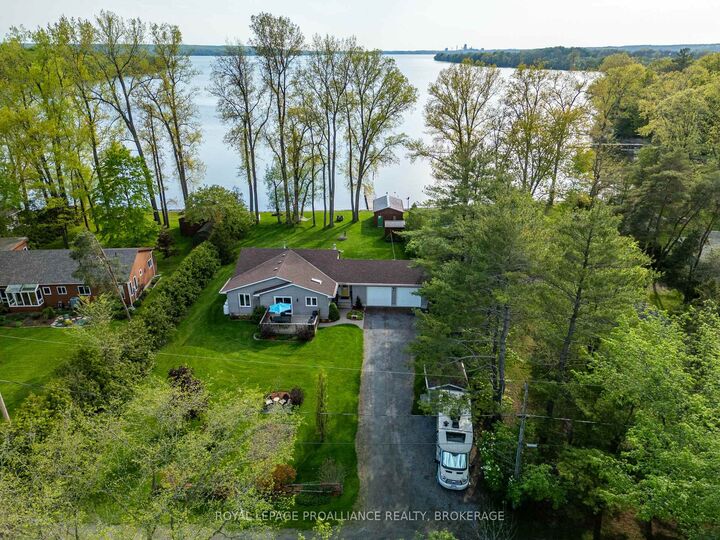 Property Photo:  14 Sunset Lane  ON K7R 3K7 