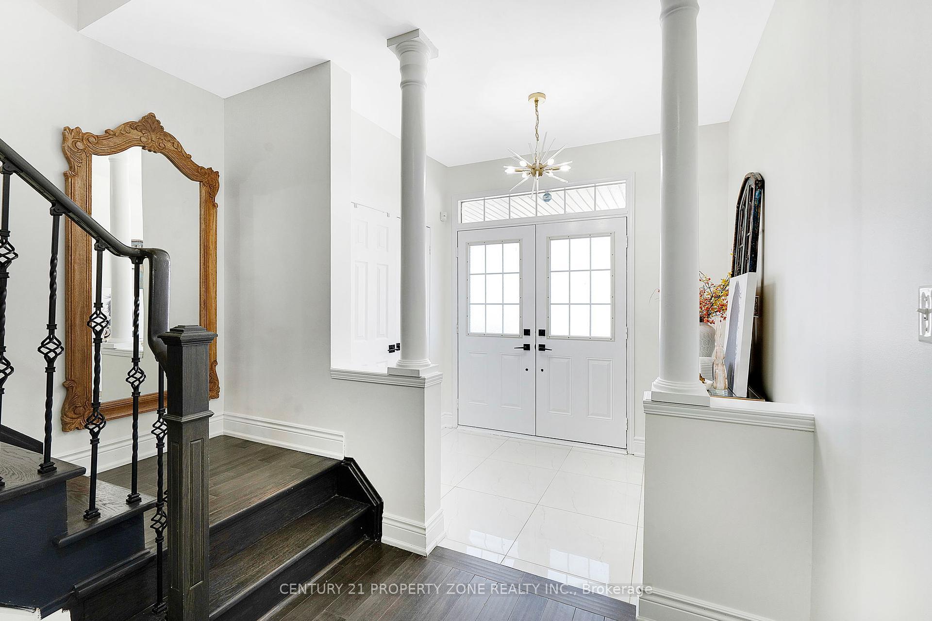 Photo de la propriété: 12 Ledgerock Road ON L6P 2L7