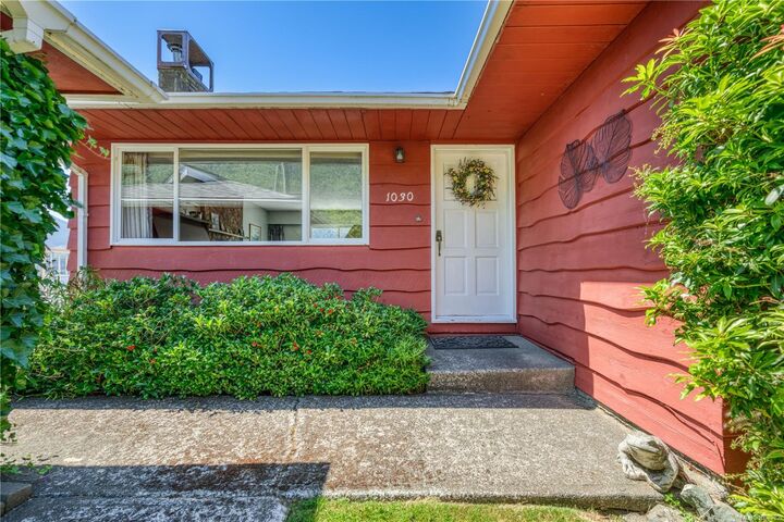 Property Photo: 1030 Marine Dr BC V0N 2M0