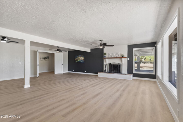 Property Photo:  1065 W Whiteley Street  AZ 85120 