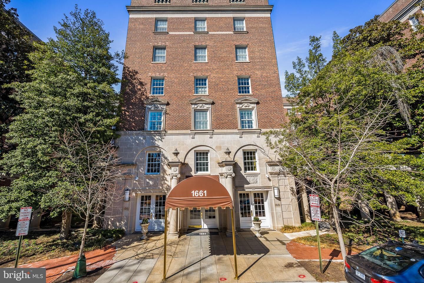 Property Photo: 1661 Crescent Place NW 204A DC 20009
