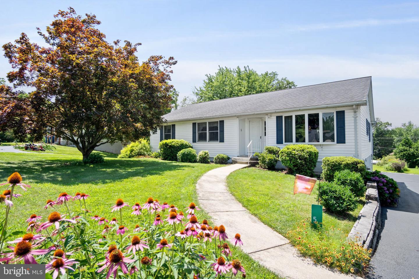 Property Photo: 5 Pemberton Drive PA 17316