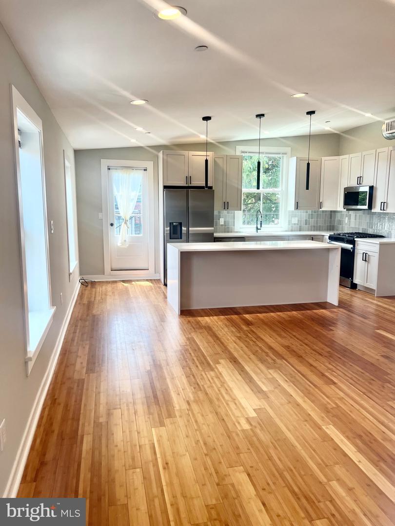 Property Photo:  1700 Mt Vernon Street 103  PA 19130 