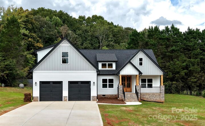 Property Photo: 2988 Quail Drive NC 28658