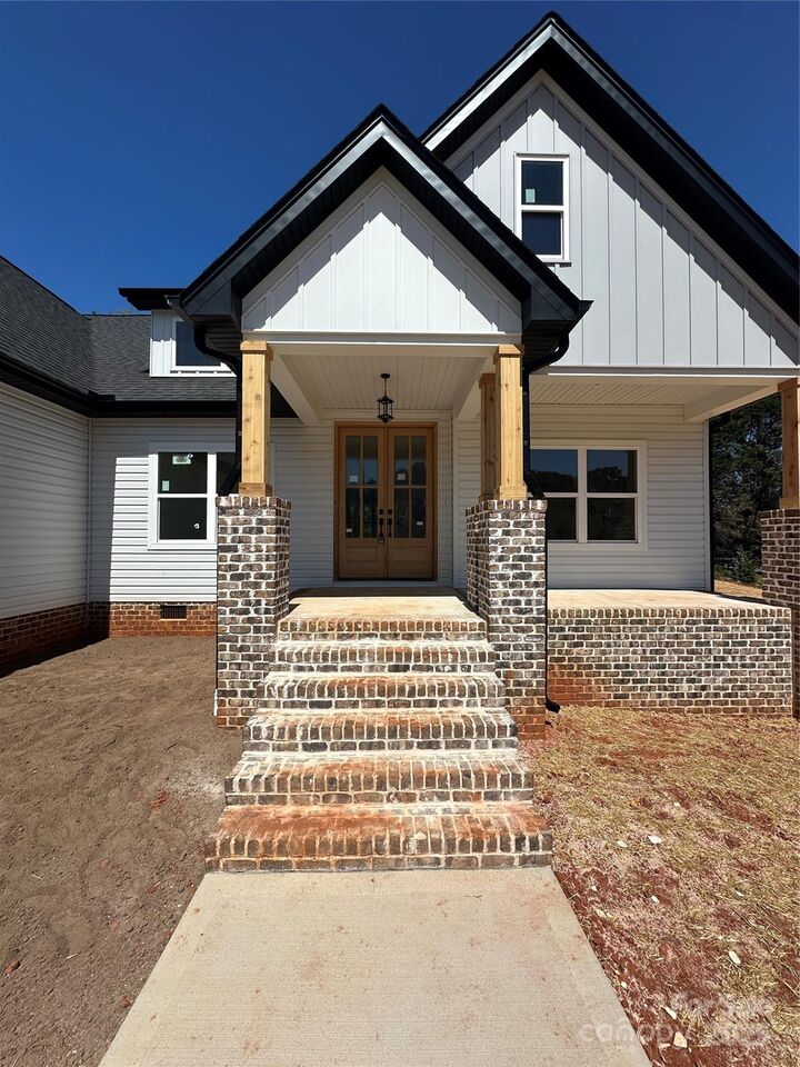 Property Photo:  2988 Quail Drive  NC 28658 