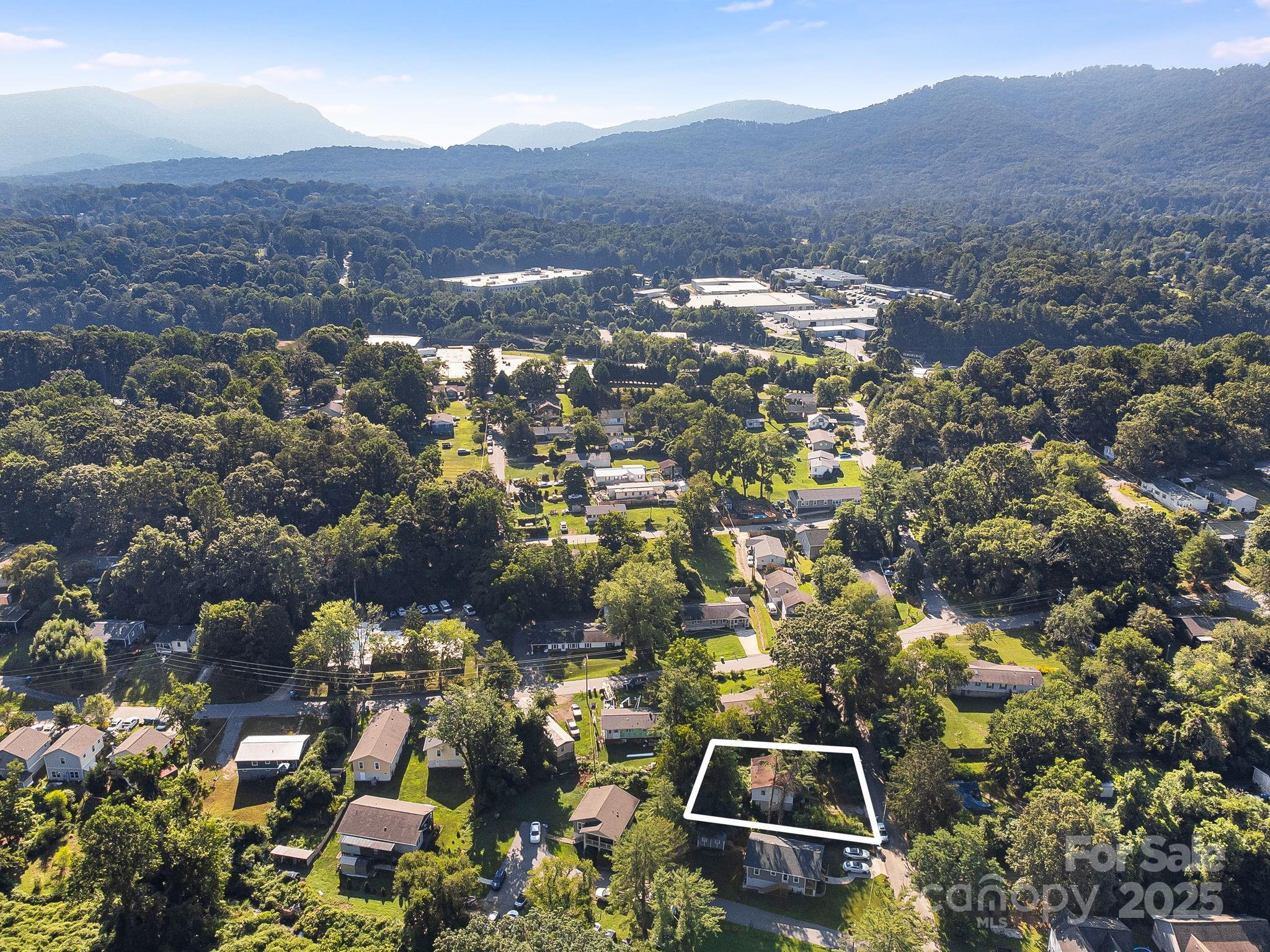Property Photo: 1040 W Chapel Road NC 28803
