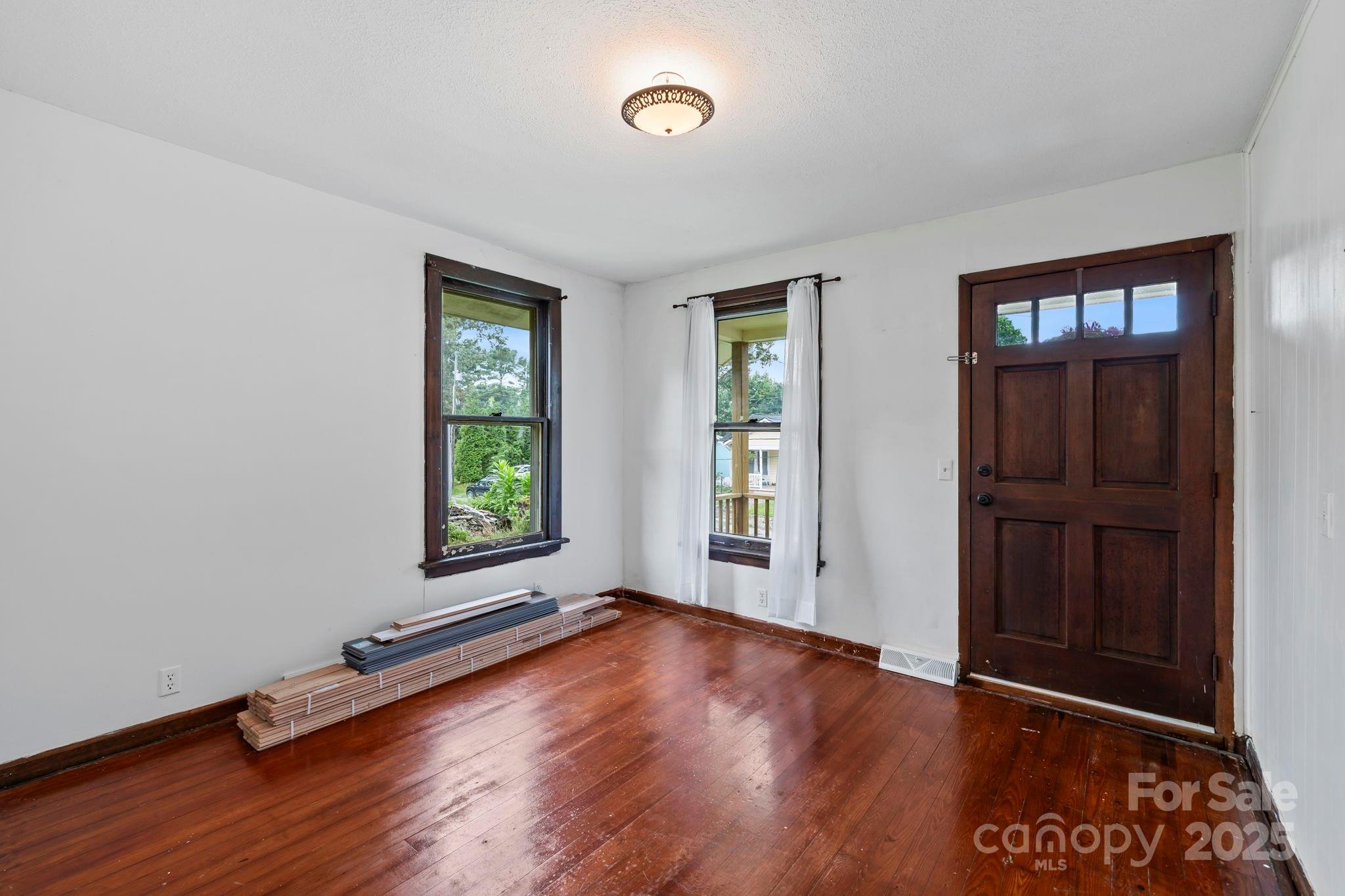 Property Photo: 907 Highland Avenue NC 28792