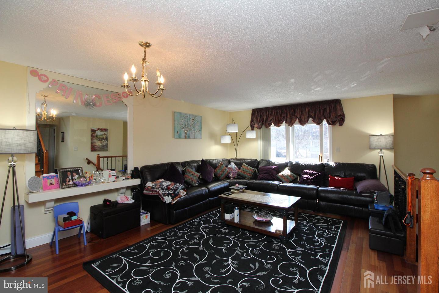 Property Photo:  9 Halstead Place  NJ 08540 