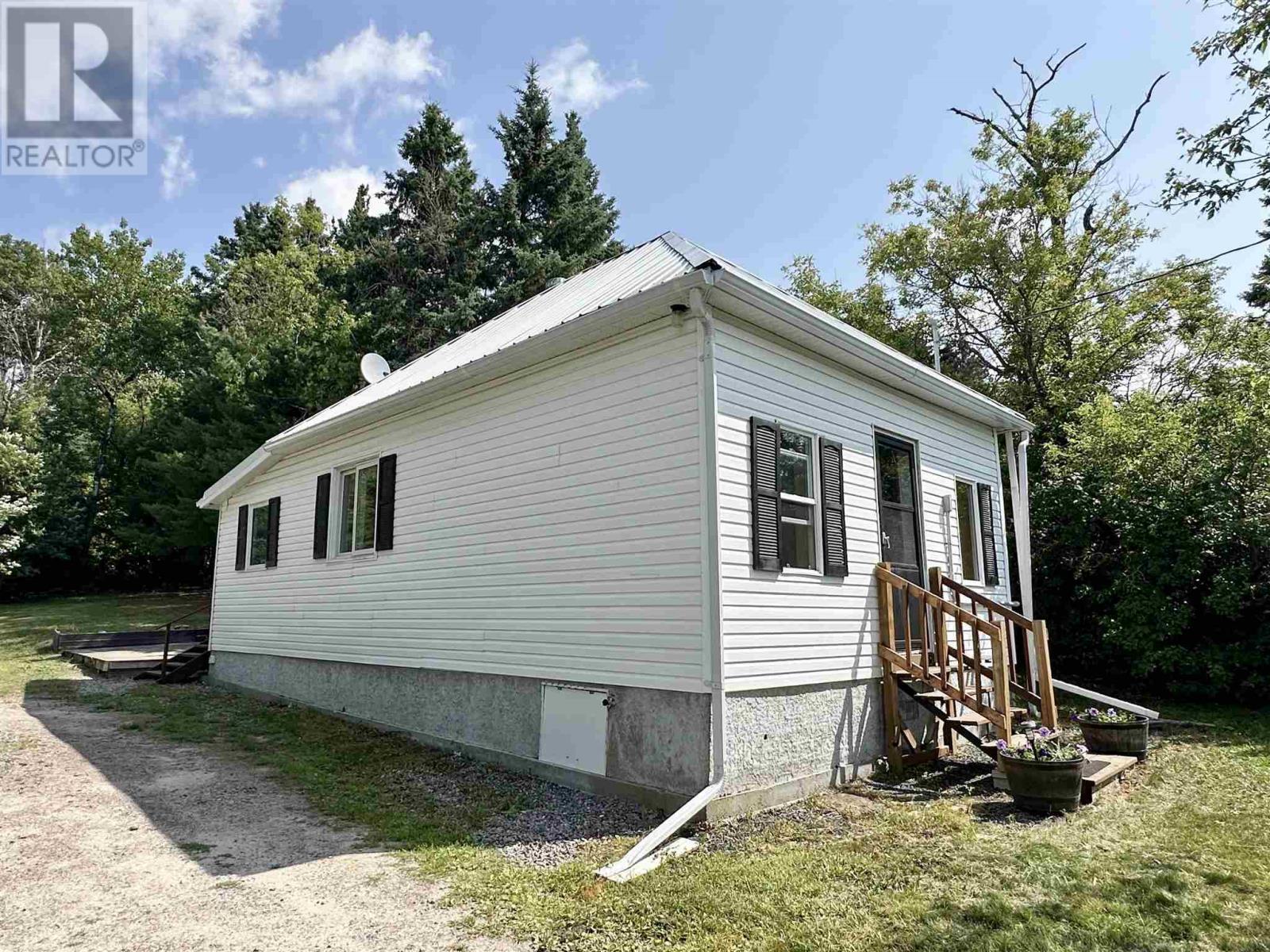 Property Photo:  40 Fourth Street  ON P0X 1M0 