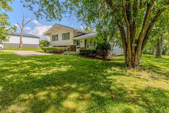 Property Photo: 1720 State Highway 16 IL 62565