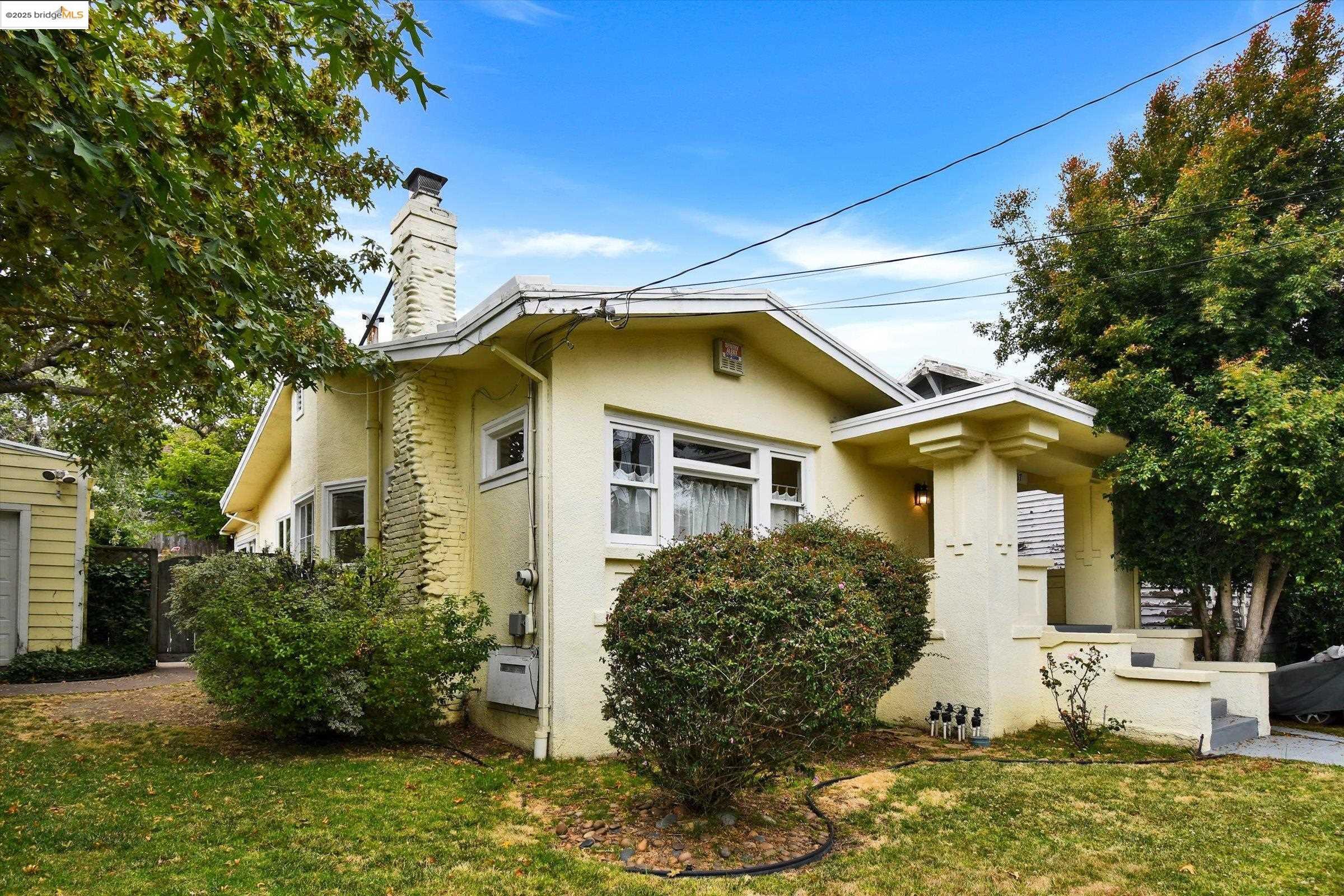 Property Photo: 3817 Woodruff Ave CA 94602