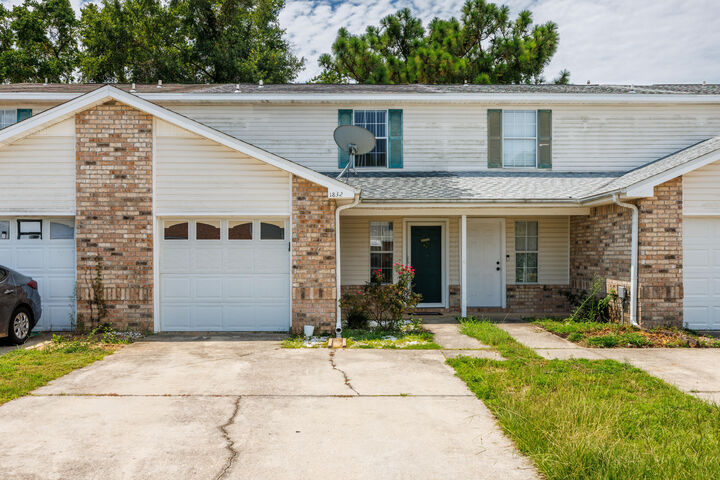Property Photo: 1832 Pointed Leaf Lane 1832 FL 32547