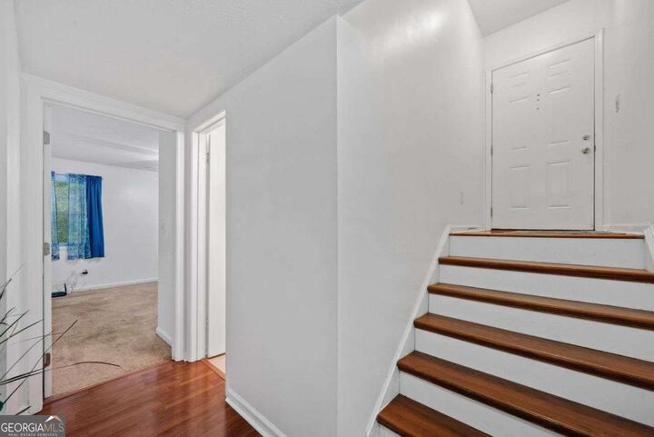 Property Photo:  102 Glenleaf Drive  GA 30092 