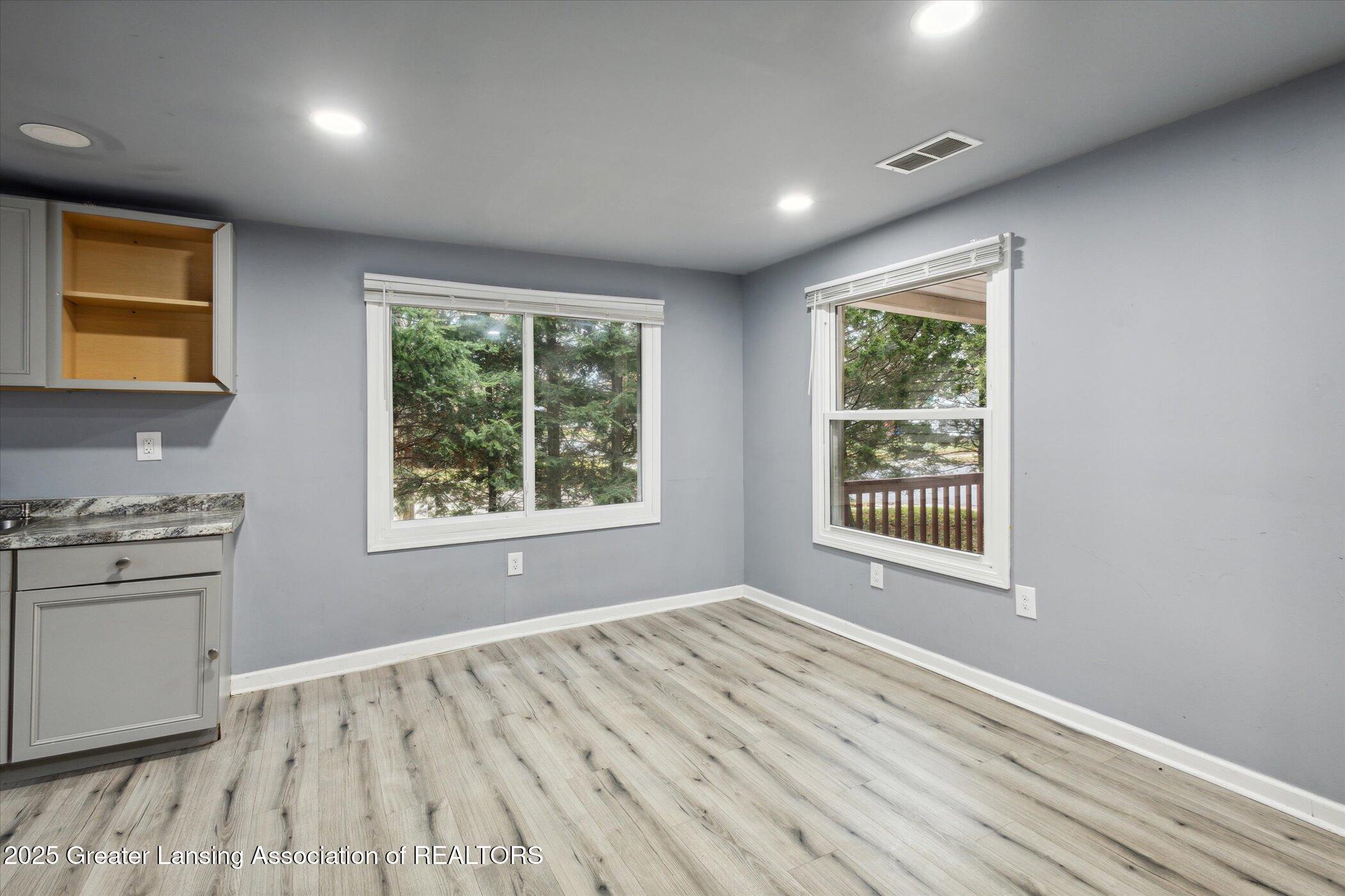 Property Photo:  2319 Lyons Avenue  MI 48910 