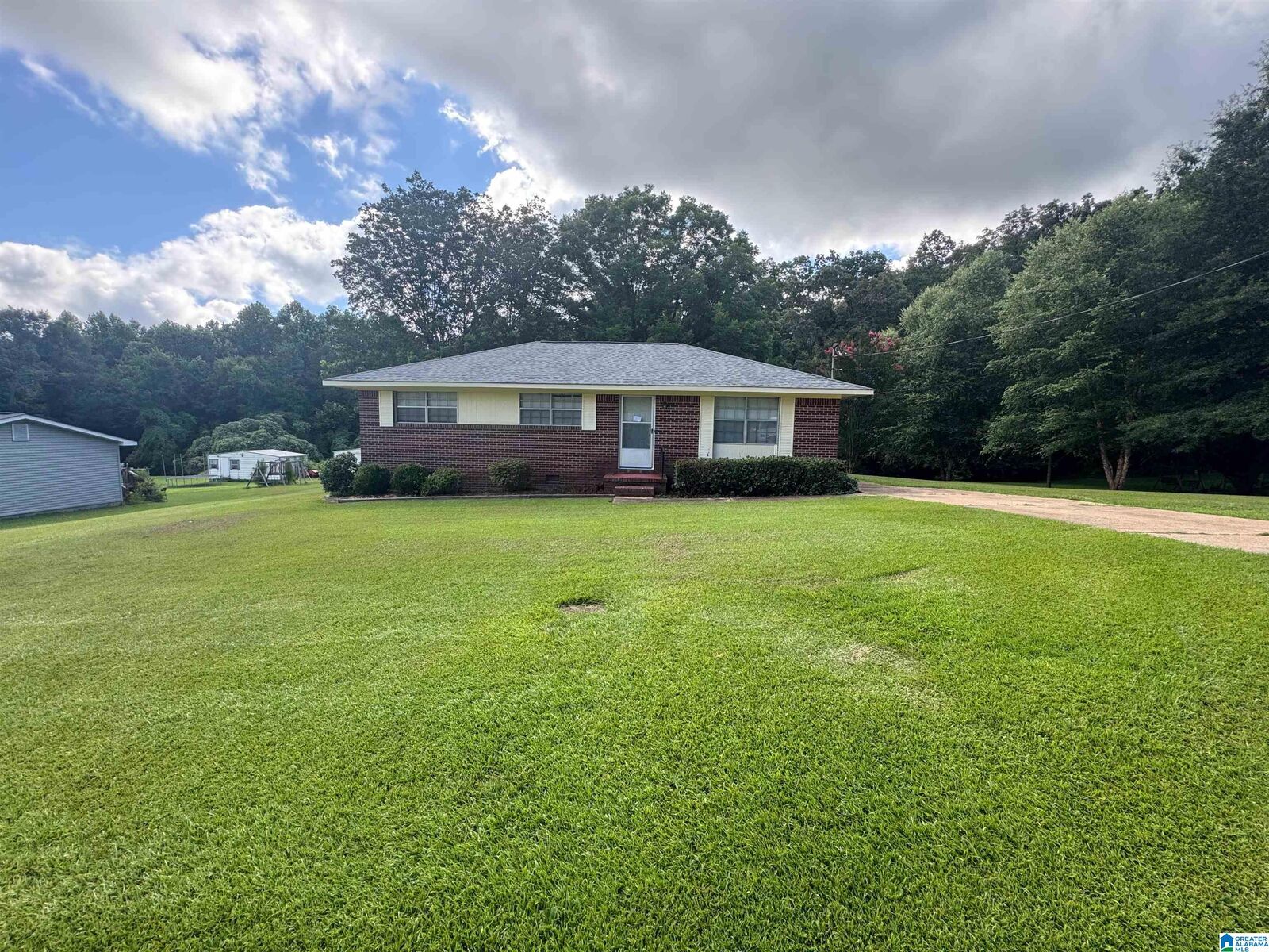 Property Photo: 4221 Tawannah Circle AL 35903