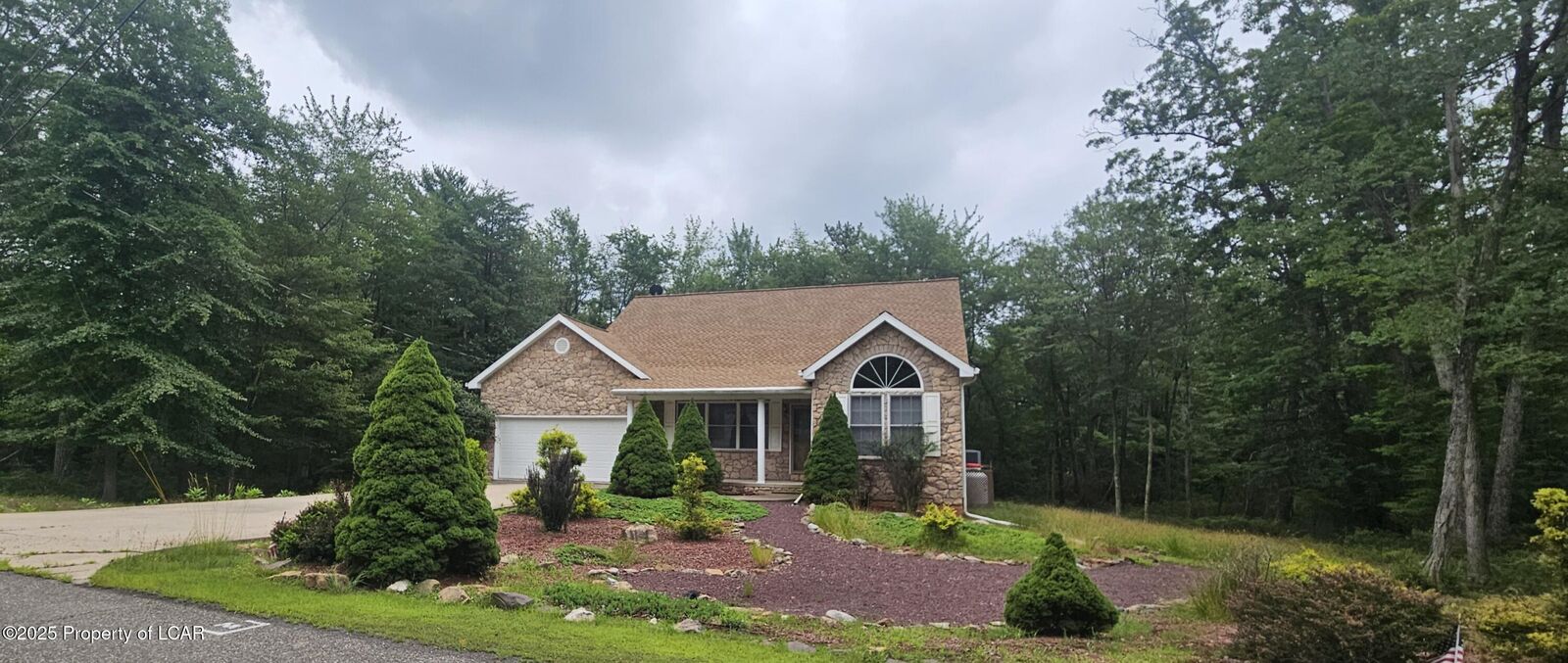 Property Photo: 13 W Players Way PA 18202