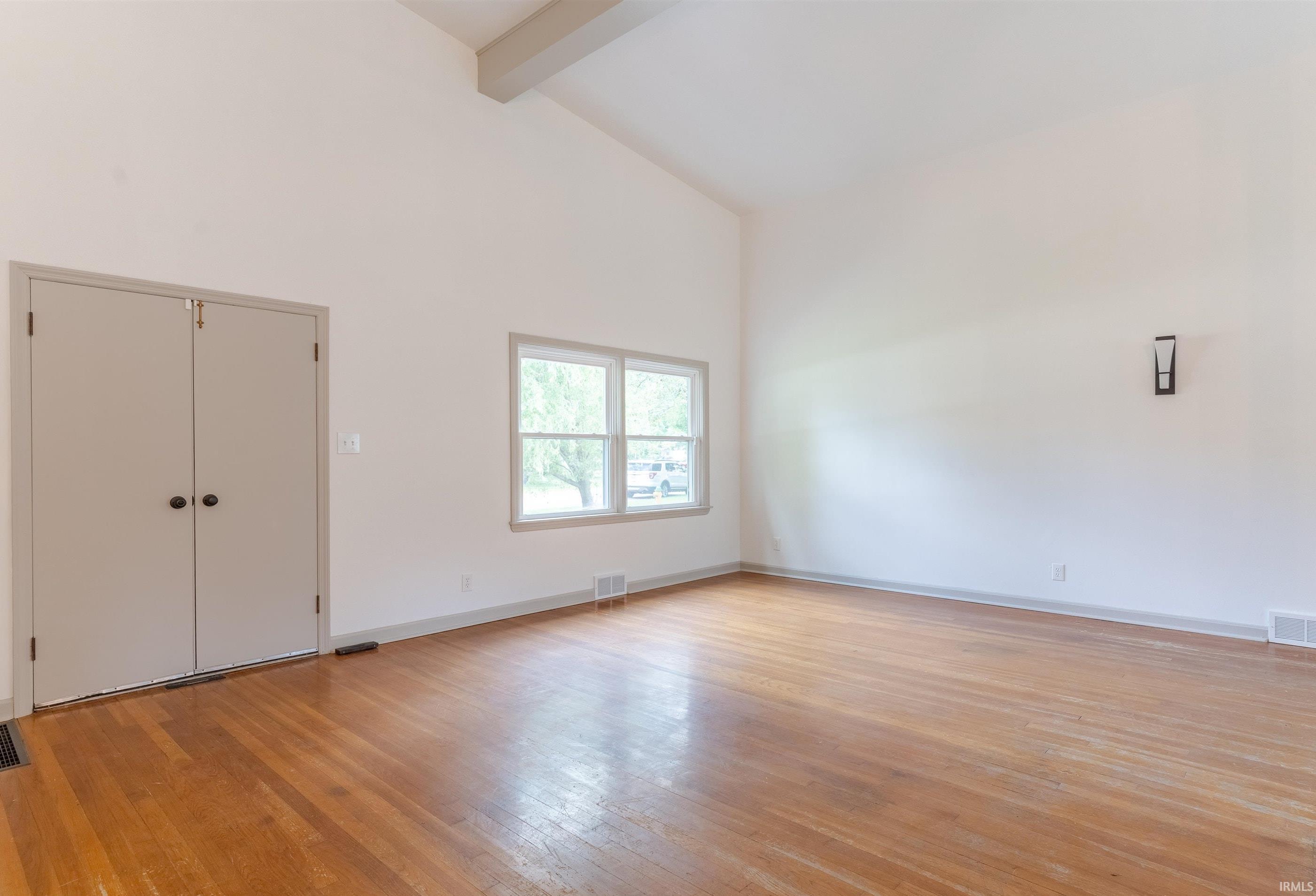 Property Photo: 6701 E Oak Street IN 47715
