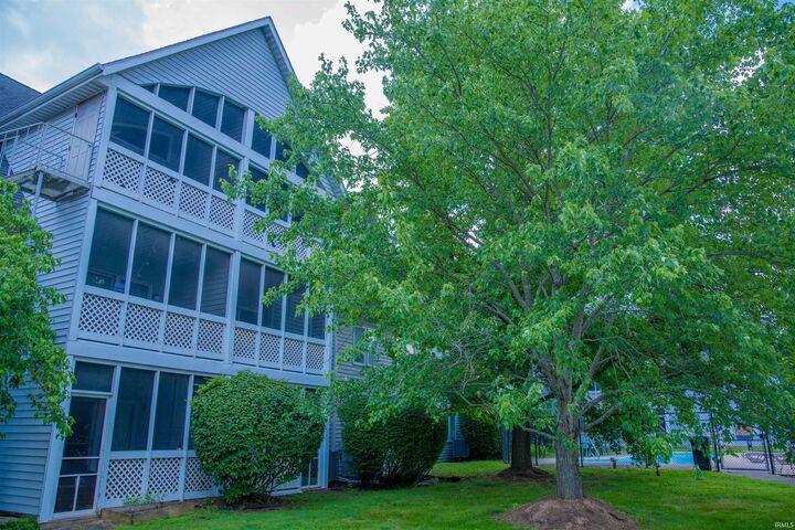 Property Photo:  1376 S College Mall Road  IN 47401-6100 