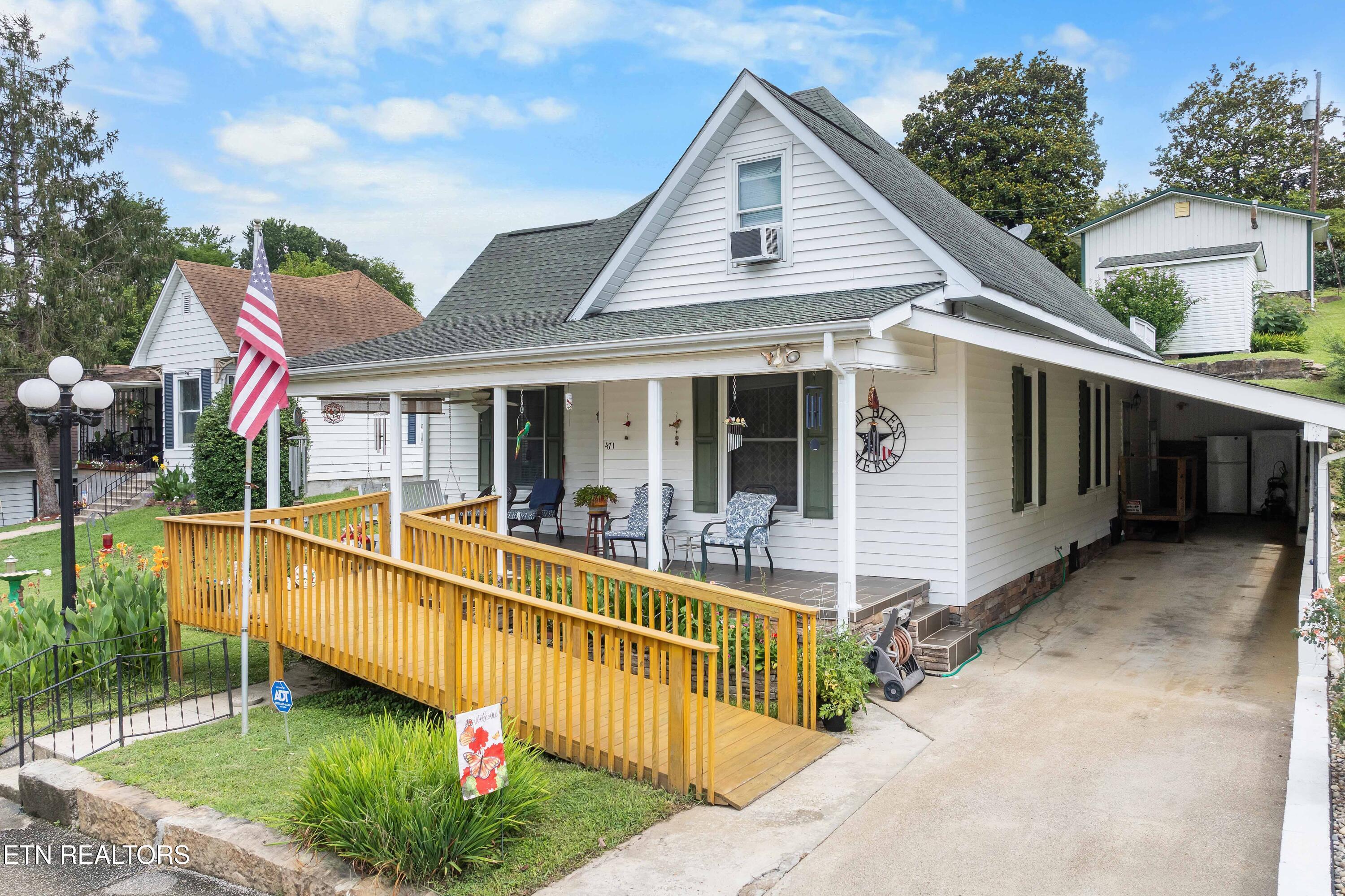 Property Photo: 471 Cumberland Ave TN 37762