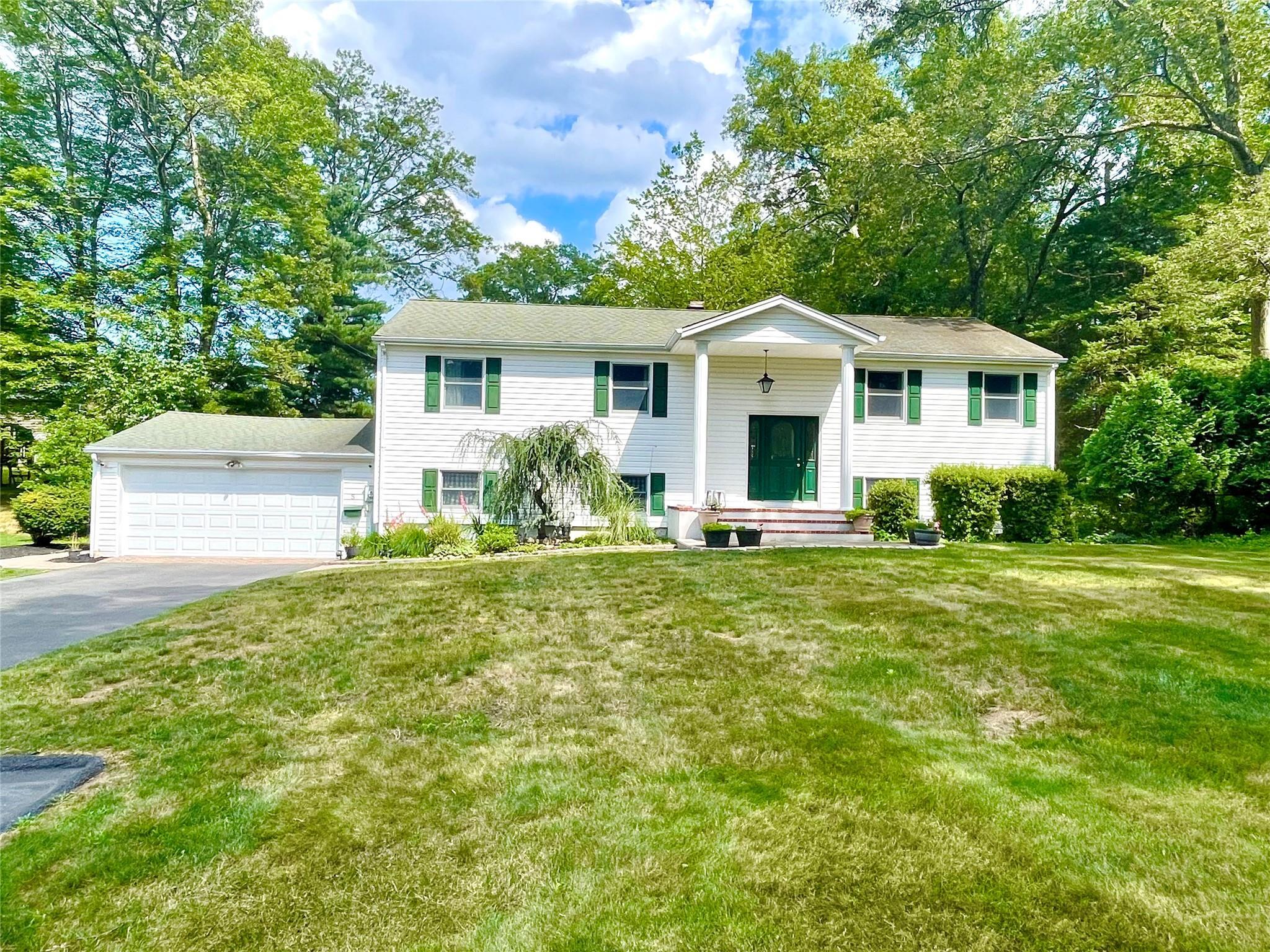 Property Photo:  5 Renwood Court  NY 10956 