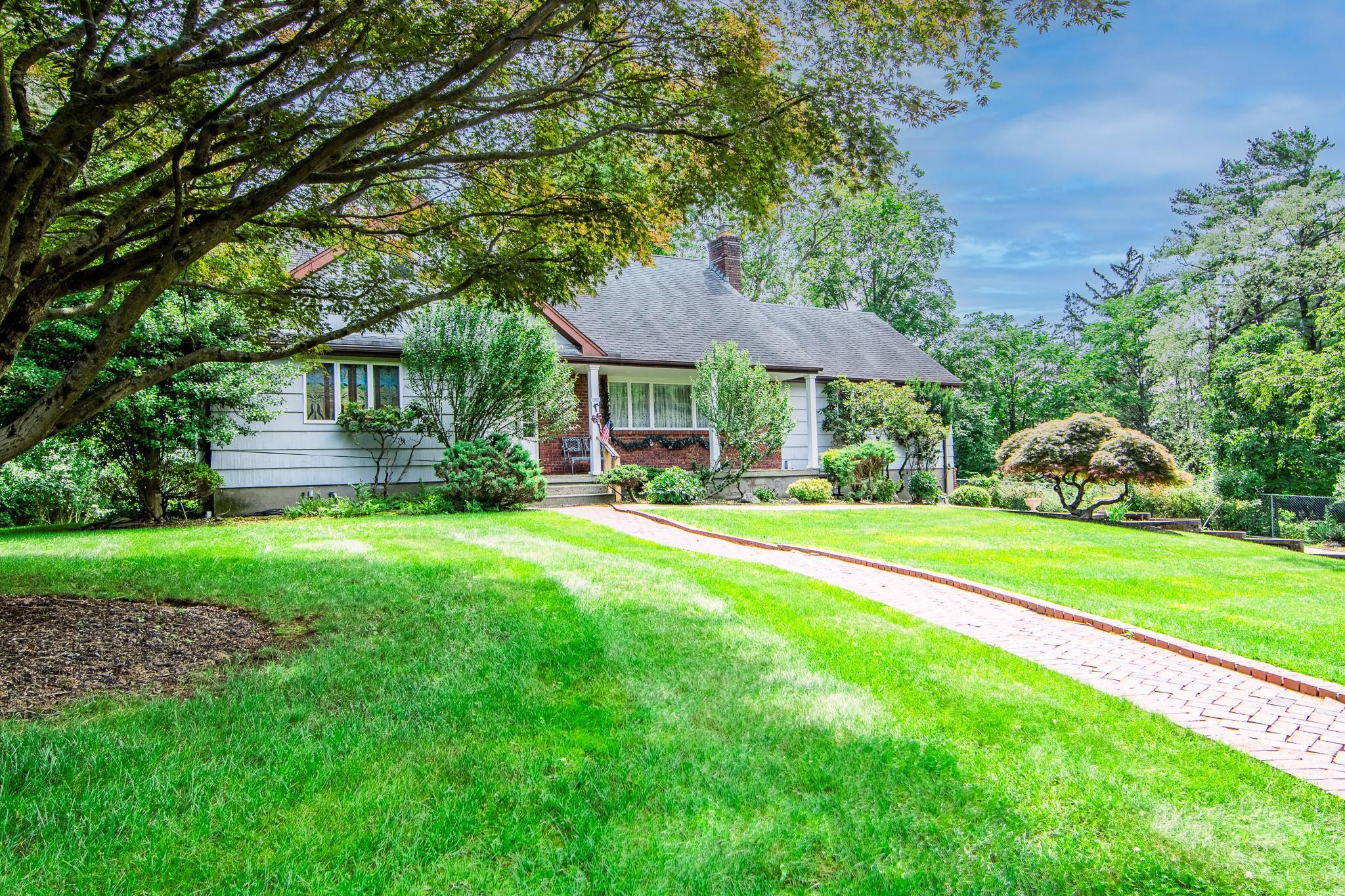Property Photo:  11 Hillside Court  NY 10901 