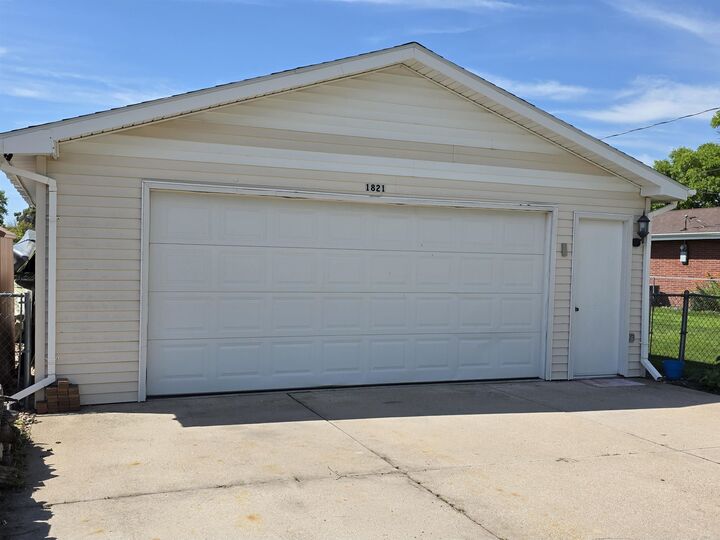 Property Photo:  1821 Cedarberry Rd  NE  