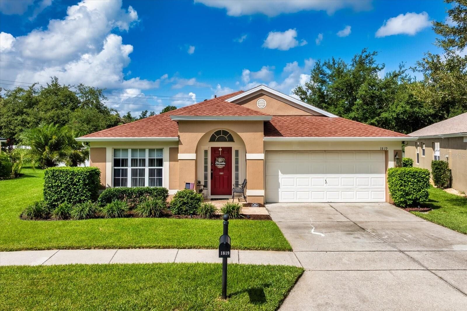 Property Photo:  1819 Laurel Brook Loop  FL 32707