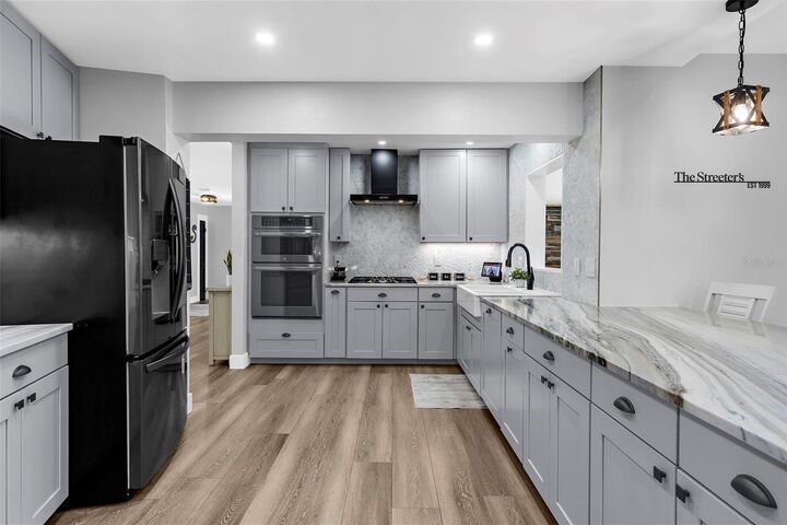 Property Photo: 4060 Woodland Boulevard FL 34291