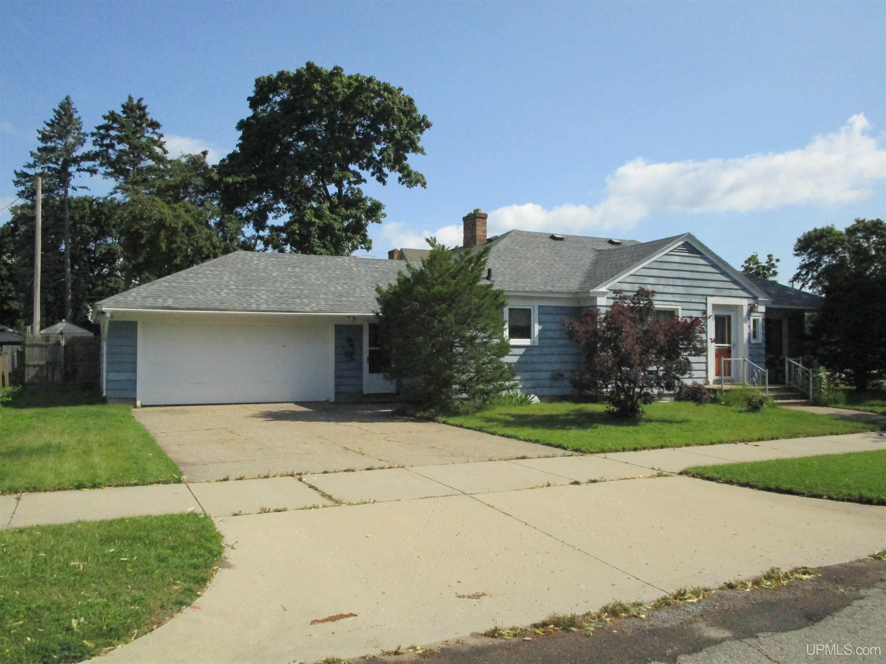 1102 S 10th Avenue  Escanaba MI 49829 photo