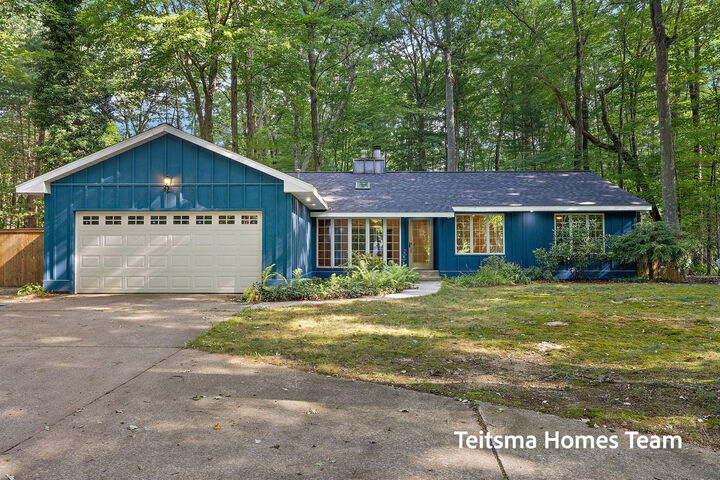 15155 Hickory Street  Spring Lake MI 49456 photo