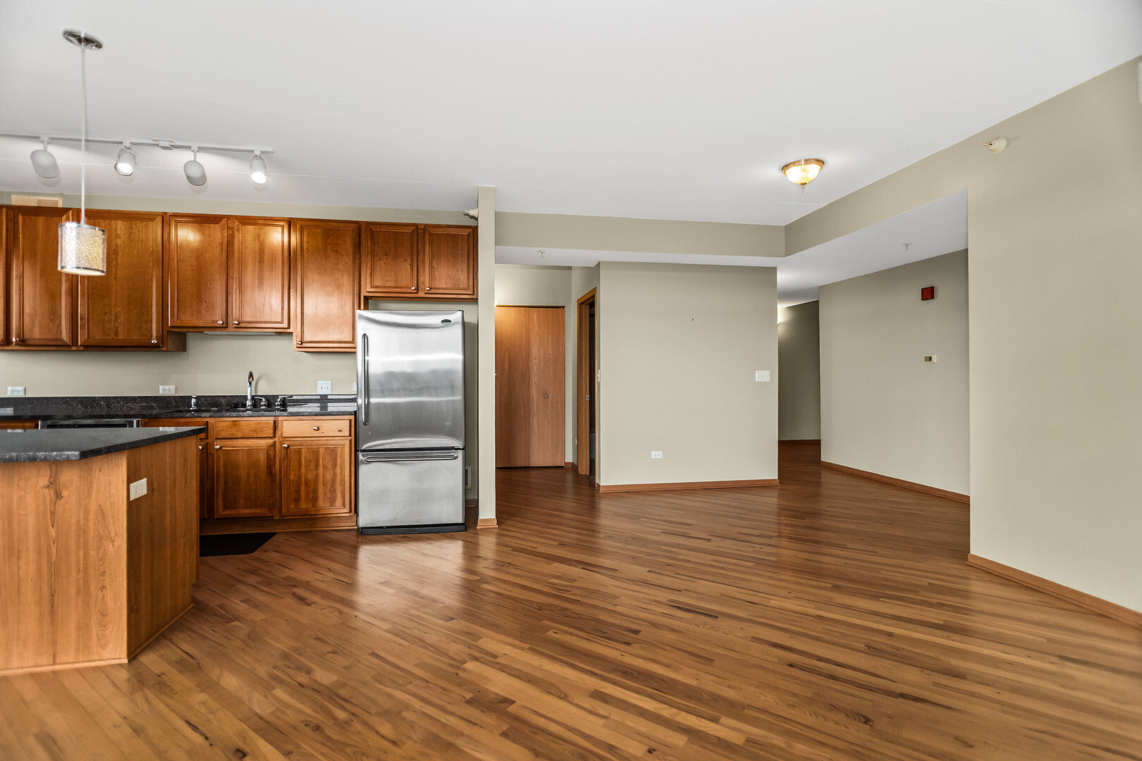 Property Photo: 515 Main Street 709 IL 60202