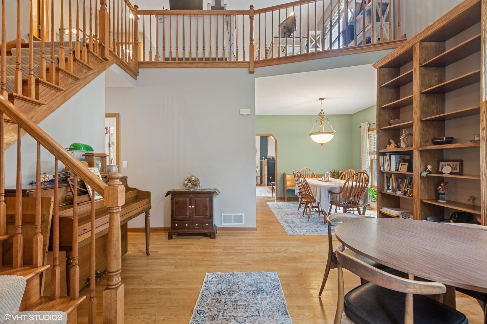 Property Photo:  1724 Waverly Circle  IL 60174 
