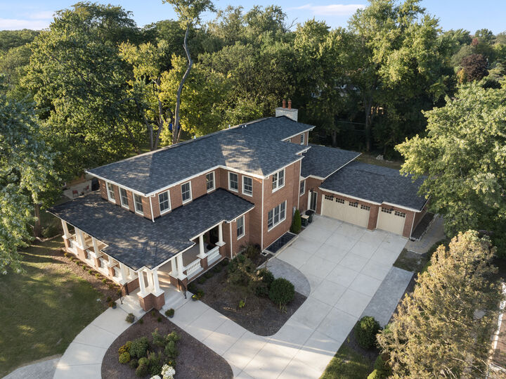 Property Photo:  326 E Central Road  IL 60005 