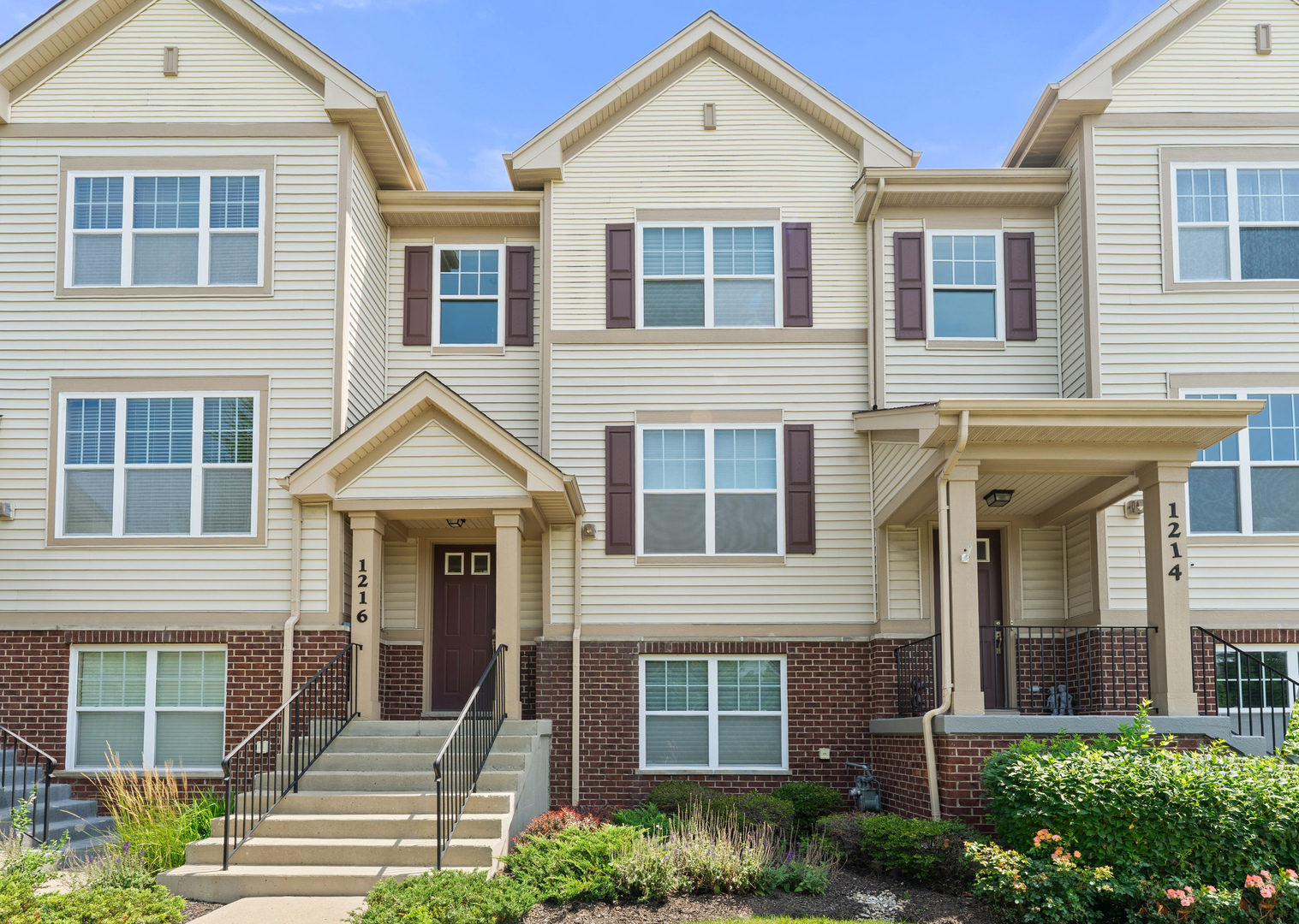 Property Photo: 1216 Evergreen Avenue IL 60016