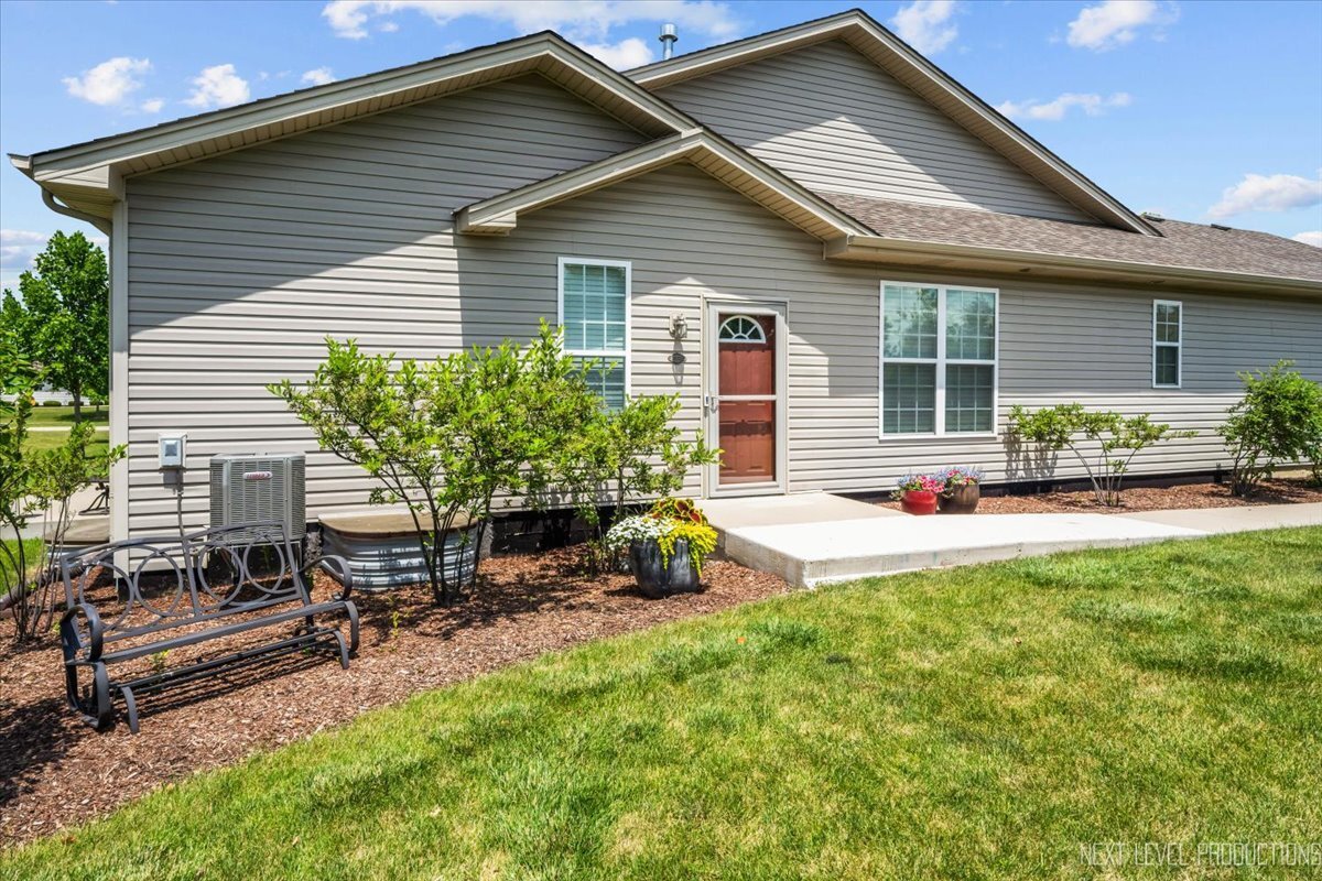 Property Photo: 1126 Mandalay Lane 1126 IL 60490