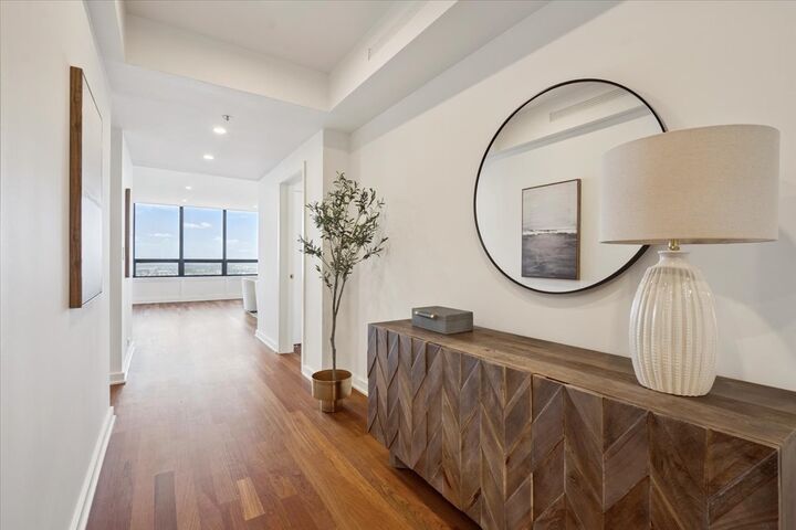 Property Photo:  180 E Pearson Street 5401  IL 60611