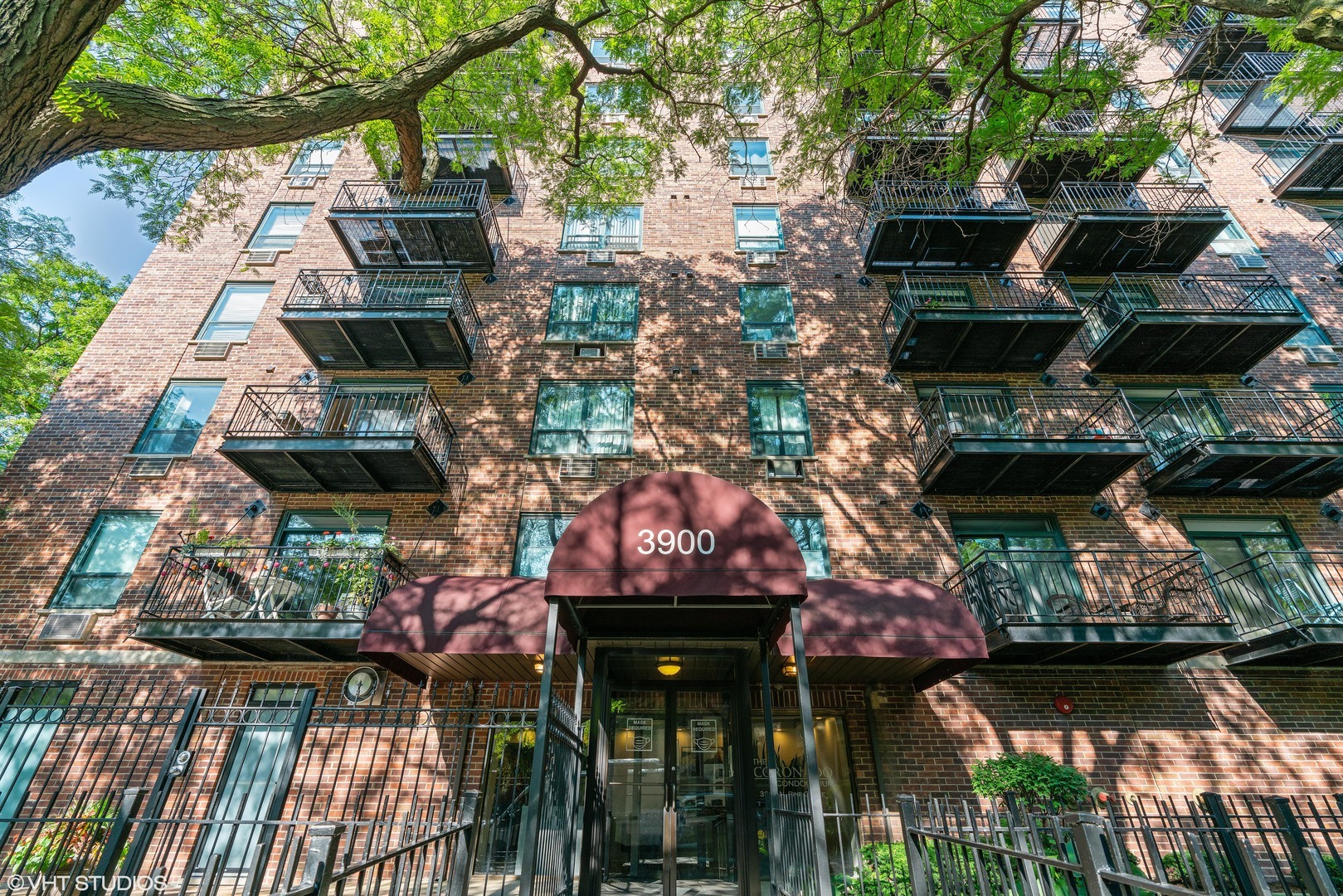 Property Photo:  3900 N Pine Grove Avenue 409  IL 60613 