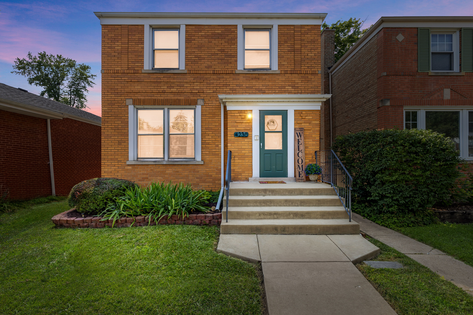Property Photo:  4230 Maple Avenue  IL 60513 