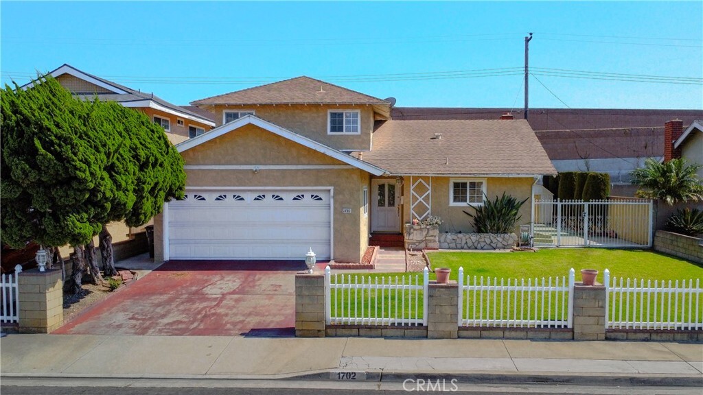 Property Photo:  1702 E Bach Street  CA 90745 