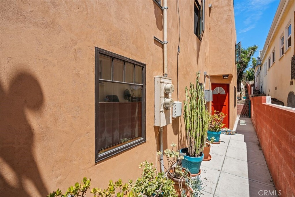 Property Photo:  832 Cypress Avenue  CA 90254 
