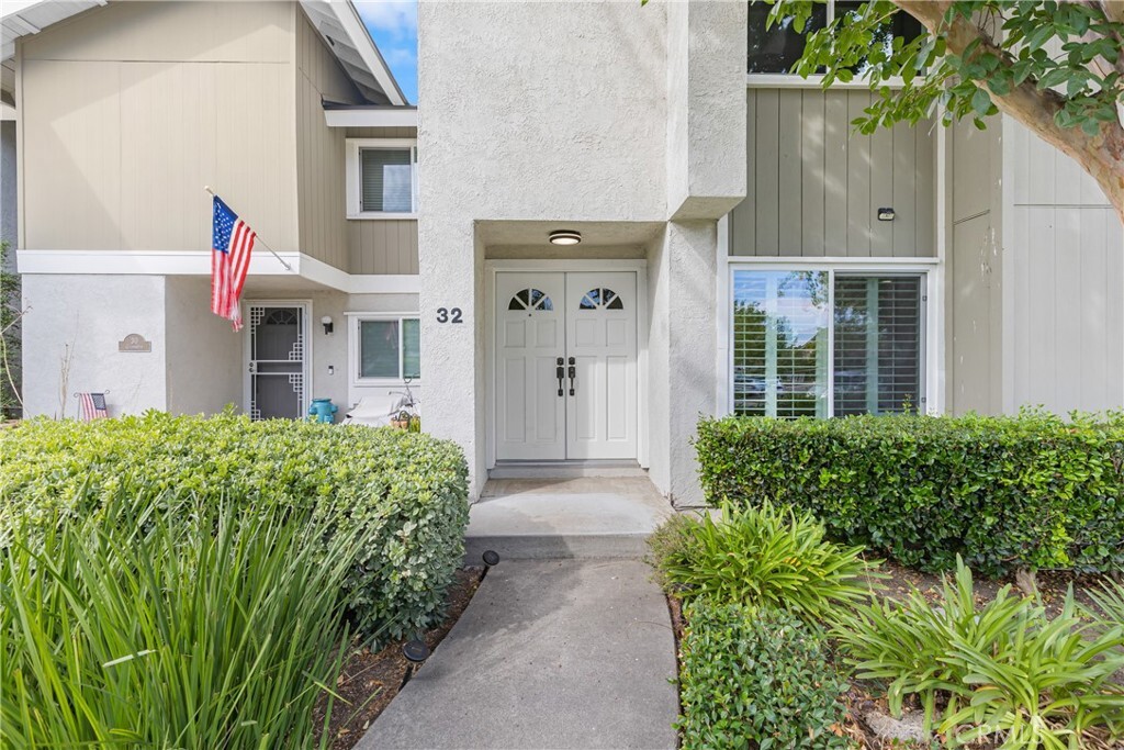 Property Photo: 32 Goldenbush CA 92604